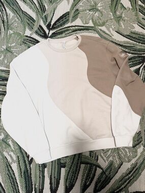 ALO Make Waves Crewneck Sweater in White, Cream & Tan Size Large